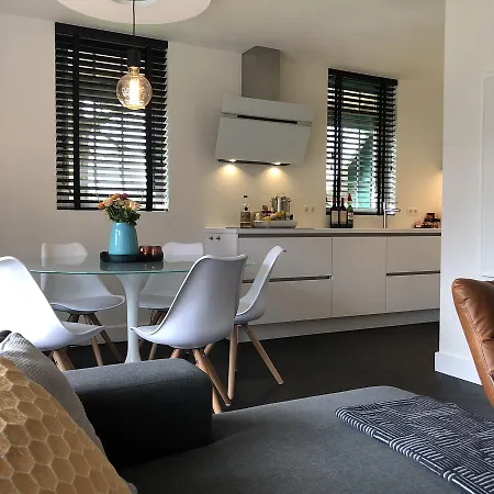 De Lindenburg Met Prive Hottub, Sunshower, Sauna, Grote Tuin Met Weidezicht En Vrije Ligging, 6-persoons Holiday home