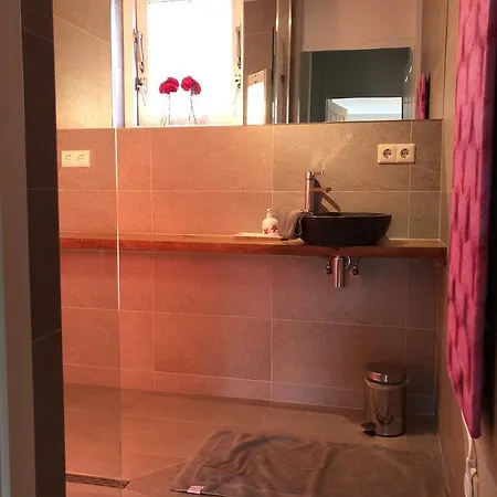De Lindenburg Met Prive Hottub, Sunshower, Sauna, Grote Tuin Met Weidezicht En Vrije Ligging, 6-persoons * Lievelde