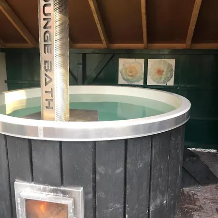 De Lindenburg Met Prive Hottub, Sunshower, Sauna, Grote Tuin Met Weidezicht En Vrije Ligging, 6-persoons Lievelde