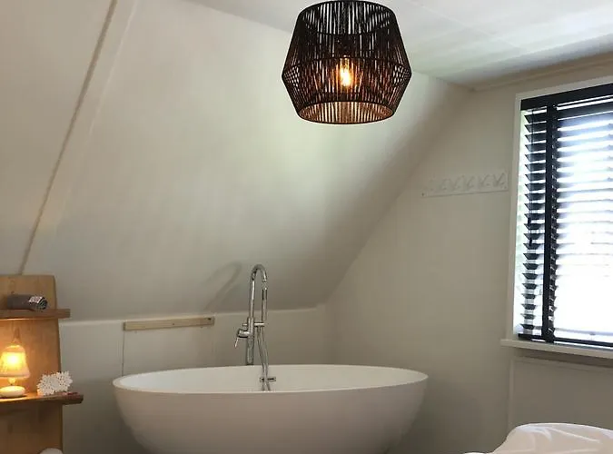 De Lindenburg Met Prive Hottub, Sunshower, Sauna, Grote Tuin Met Weidezicht En Vrije Ligging, 6-persoons