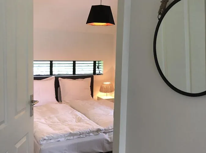 Semesterbostad De Lindenburg Met Prive Hottub, Sunshower, Sauna, Grote Tuin Met Weidezicht En Vrije Ligging, 6-persoons