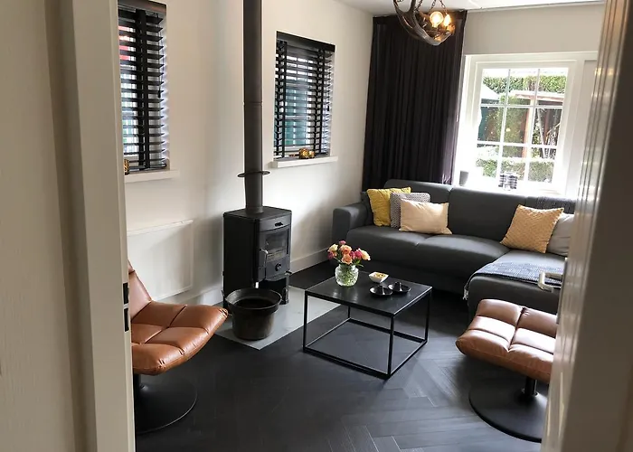 De Lindenburg Met Prive Hottub, Sunshower, Sauna, Grote Tuin Met Weidezicht En Vrije Ligging, 6-persoons Semesterbostad