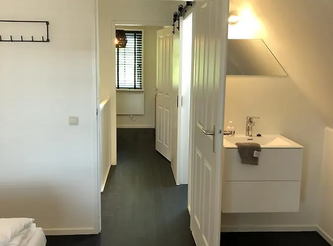 De Lindenburg Met Prive Hottub, Sunshower, Sauna, Grote Tuin Met Weidezicht En Vrije Ligging, 6-persoons * Lievelde