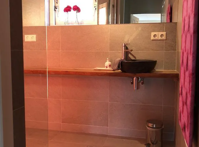 De Lindenburg Met Prive Hottub, Sunshower, Sauna, Grote Tuin Met Weidezicht En Vrije Ligging, 6-persoons * Lievelde