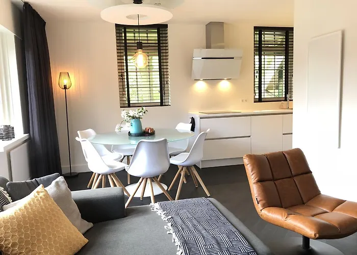 De Lindenburg Met Prive Hottub, Sunshower, Sauna, Grote Tuin Met Weidezicht En Vrije Ligging, 6-persoons Semesterbostad Lievelde