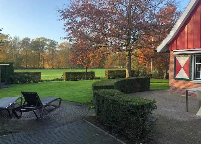 De Lindenburg Met Prive Hottub, Sunshower, Sauna, Grote Tuin Met Weidezicht En Vrije Ligging, 6-persoons Semesterbostad Lievelde