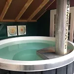 De Lindenburg Met Prive Hottub, Sunshower, Sauna, Grote Tuin Met Weidezicht En Vrije Ligging, 6-persoons 度假居