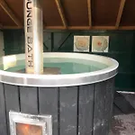 De Lindenburg Met Prive Hottub, Sunshower, Sauna, Grote Tuin Met Weidezicht En Vrije Ligging, 6-persoons 利费尔德