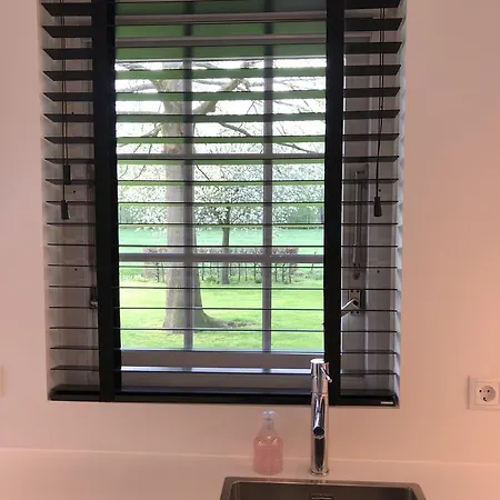 Nyaraló De Lindenburg Met Prive Hottub, Sunshower, Sauna, Grote Tuin Met Weidezicht En Vrije Ligging, 6-persoons Lievelde
